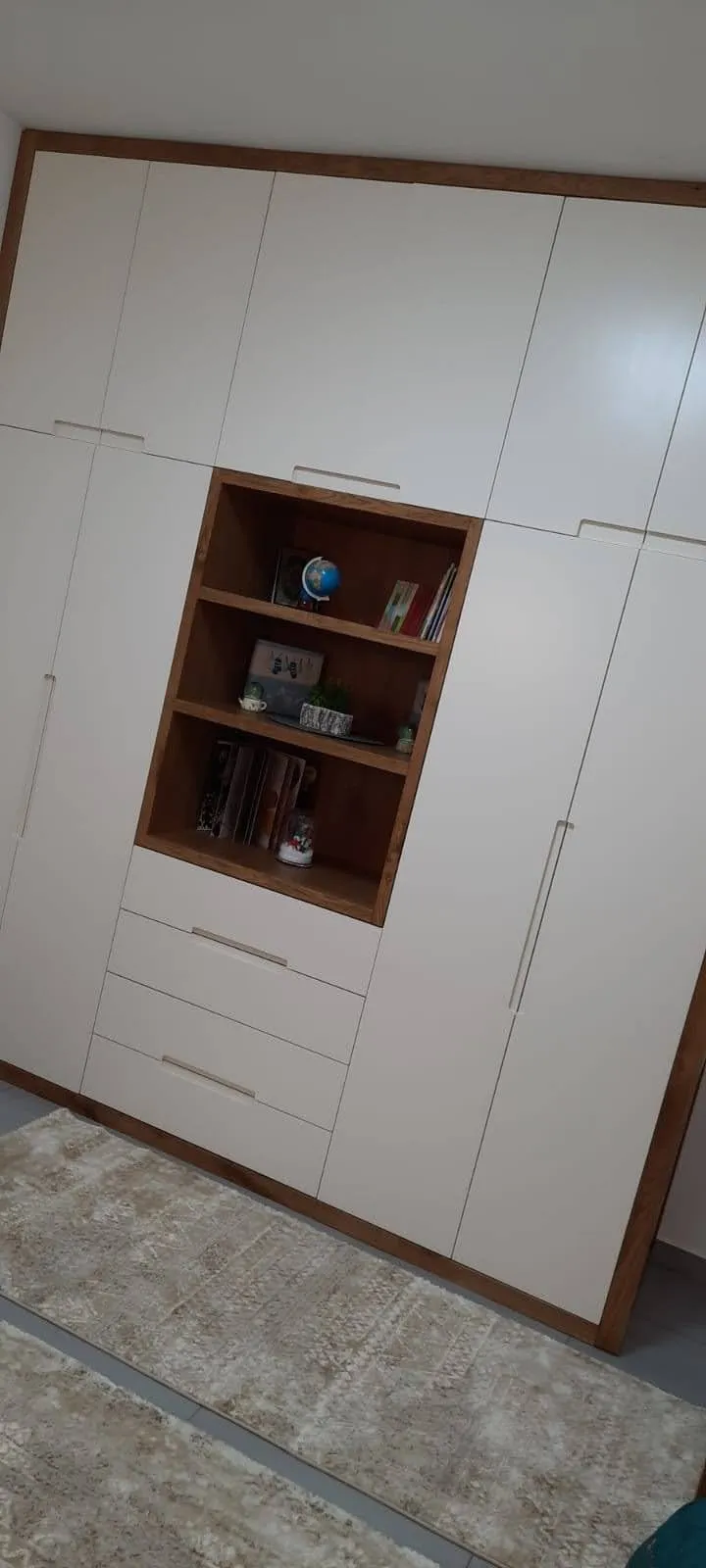 ארונות ויחידות אחסון בהתאמה אישית — רהיטים (2)