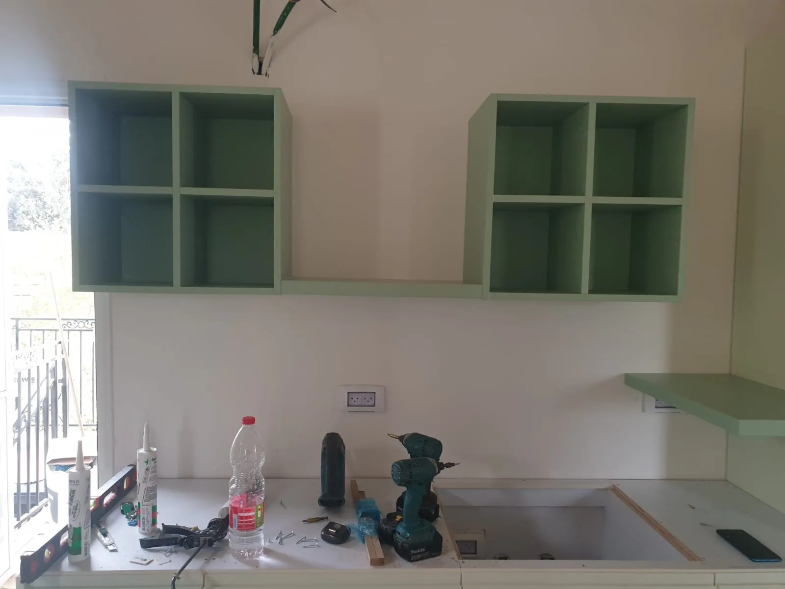 פינות עבודה וריהוט משרדי — רהיטים (2)