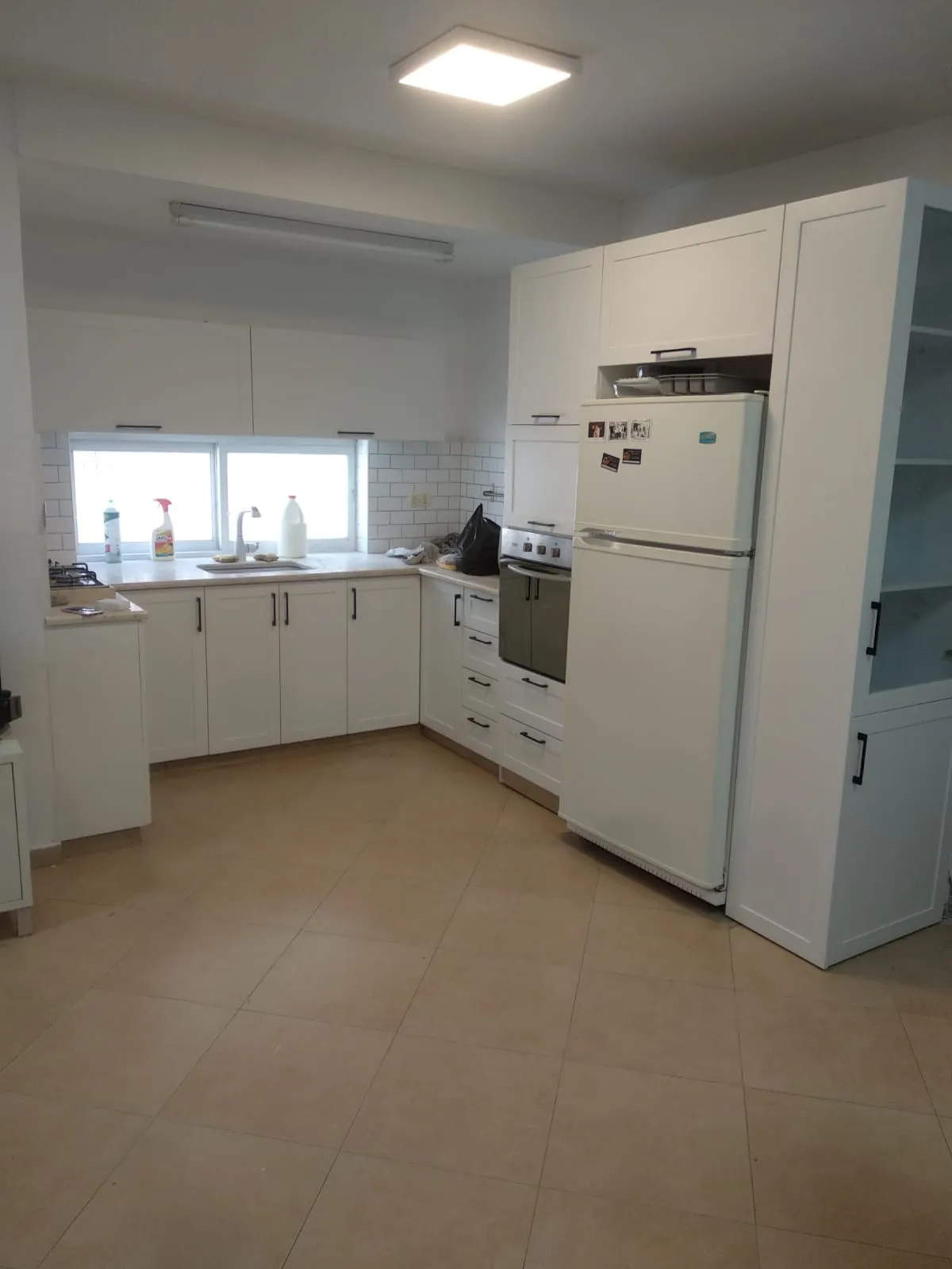 מטבחים לבנים לשימוש יומיומי — מטבחים